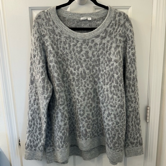 Women’s GAP Fuzzy Animal Print Sweater - Picture 1 of 5